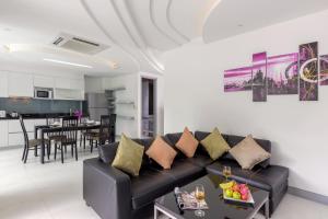 Kamala Beach Pool Villas
