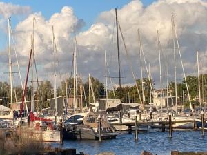 Ferienwohnung Hafenliebe, Villa Vilmblick mit Meerblick