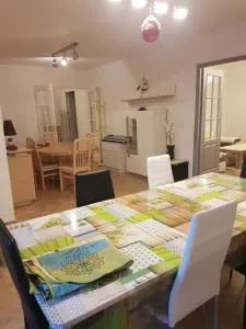 SUPER SPACIEUX GÎTE PROCHE DE TOUTES COMMODITÉS - Baudement