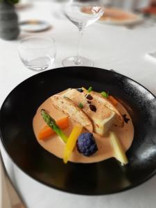 Hotels Logis Hotel Relais Saint Jacques - Chateauroux : photos des chambres