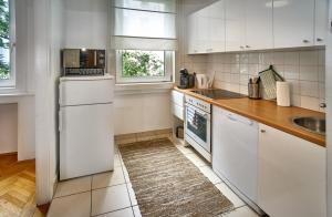 State Opera Alley Lodge