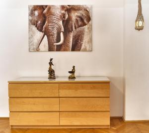 State Opera Alley Lodge