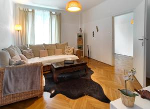 State Opera Alley Lodge