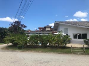 Casa com piscina ubatuba