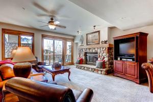 Apartment room in Christie Club