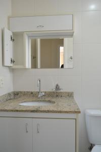 Aluga-se Apto 2 Quartos, sendo 1 suíte, 3 Ar cond. Mobília completa - Praia Grande UbatubaSP