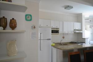 Aluga-se Apto 2 Quartos, sendo 1 suíte, 3 Ar cond. Mobília completa - Praia Grande UbatubaSP