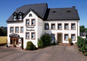 Gästehaus Weingut - Fröhliches Weinfass