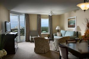 Three-Bedroom Suite with Golf Course View room in Tilghman Beach and Golf Resort