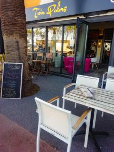 Hotels Les Palmiers : photos des chambres