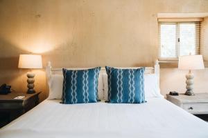 Deluxe Double Room with Balcony room in Seven Branches Venue and Inn
