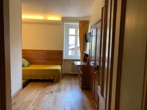 Single Room with Mountain View