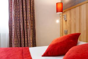 Hotels The Originals City, Hotel Rey du Mont Sion, Saint-Julien-en-Genevois Sud (Inter-Hotel) : Chambre Simple Confort