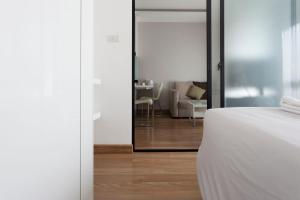 Cozy, Great location at heart of Nimman Rd.