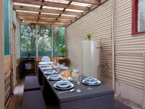 Daves Place, 27 Rigney St - Holiday house with Wifi, Dog Friendly, Aircon & Boat Parking
