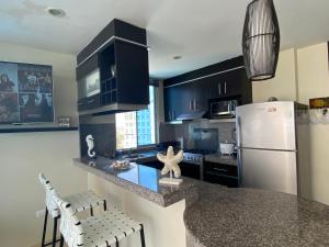 CÓMODO APARTAMENTO CON VISTA AL MAR.