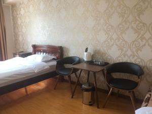 Land Hotel