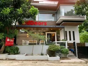 RedDoorz at Anton's Loft Designer Resort Pansol Calamba Laguna - Tanauan