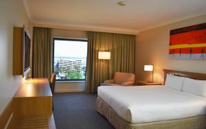 Deluxe King Room with Airport View room in Stamford Plaza Sydney Airport Hotel & Conference Centre