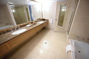 Stamford Suite room in Stamford Plaza Sydney Airport Hotel & Conference Centre