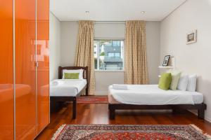 Two-Bedroom Apartment room in Wexford Mansions 6