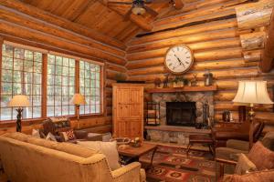 Five-Bedroom House room in 13 Bear Tree Court Condo
