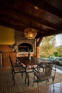 Green Hills Cottage with Pool & Magnificent View