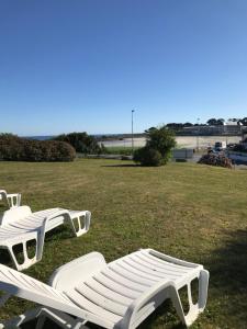 Appartements Rez de jardin 5 pers avec piscine, vue directe sur la plage a 40 m : photos des chambres
