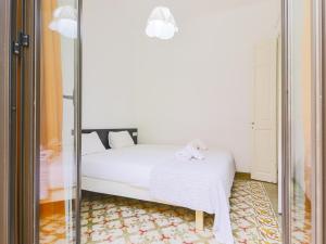 Be barcelona arco del triunfo sunny colors