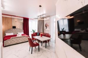 One-Bedroom Apartment room in Royal Tower VIP Smart Apartments 4