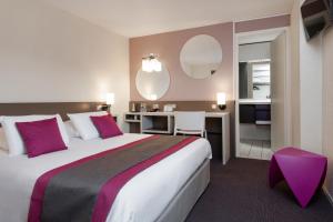Double Room with One Double Bed room in Kyriad Saint-Etienne Centre