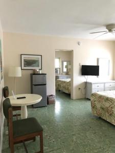 Two-Bedroom Suite room in El Patio Motel