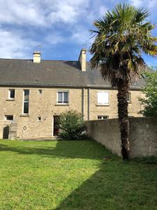 Maisons de vacances Gite Manava - grande maison avec jardin en centre ville : photos des chambres