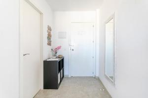 Beach Suite, city & mountain view