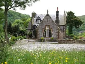 The Lodge - Cressbrook