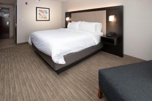 King Room - Non-Smoking room in Holiday Inn Express & Suites Tupelo an IHG Hotel