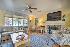 Charming East Falmouth Home Walk to Private Beach - New Seabury