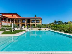 Modern Holiday Home in Lazise with Private Pool