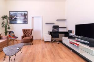 Jevrejska - Central Apartment with Free Parking