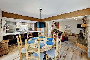 Three-Bedroom Townhouse room in Creekside Townhouse #300