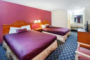 Double Room with Two Double Beds room in OYO Hotel Manning SC