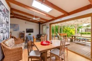 Merricks Surf Cottage - Charming Beachfront Bliss - Merricks