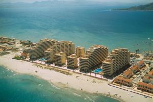 Two-Bedroom Apartment room in APCOSTAS - Hawaii Sun