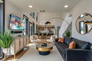 One-Bedroom Apartment room in Illume - Chic Music City Hideaway - Huge Balcony condo