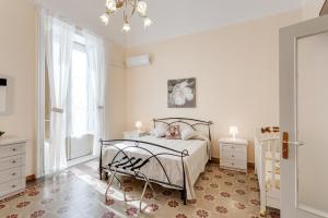 Catania Central Apartment with Terrace- Casa Mariella