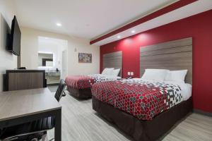 Queen Room with Two Queen Beds - Non-Smoking room in Econo Lodge Inn & Suites Humble FM1960 - IAH Airport