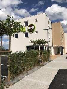 Hotels B&B HOTEL Ouistreham : photos des chambres