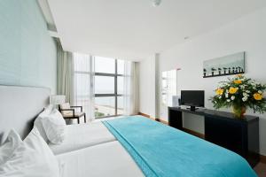 Double Room with Partial Sea View room in Hotel Mar e Sol & Spa