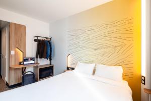 Hotels B&B HOTEL Ouistreham : photos des chambres