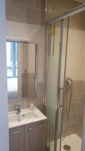 Hotels Hotel De La Perdrix Rouge : Chambre Double avec Douche